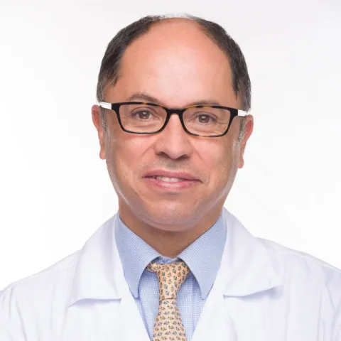 Doctor Evalo Real especialista en la Clínica Universitaria Colombia en Bogotá