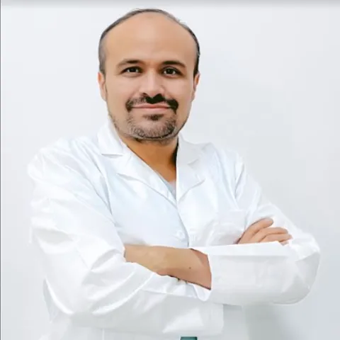 Doctor  Hernando Canal especialista en la Clínica Universitaria Colombia en Bogotá