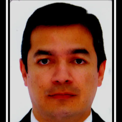 Doctor Nestor Guzmán especialista en la Clínica Universitaria Colombia en Bogotá