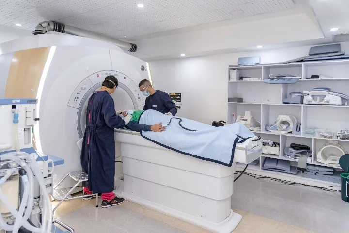 Programa de diagnóstico por imagen en la Clínica Universitaria Colombia con equipos médicos avanzados
