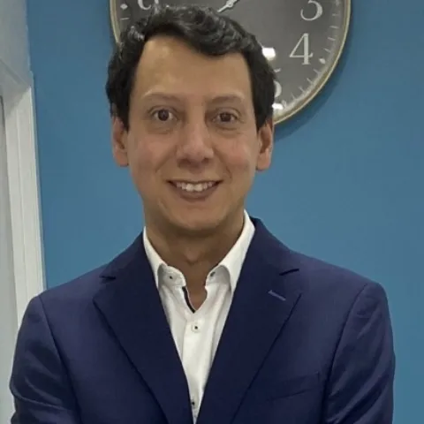 Médico especialista de la Clínica Universitaria Colombia en Bogotá, atención profesional